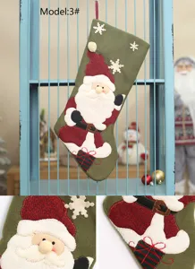 Weihnachtsstrumpf Geschenktüte Detailansicht mit festlichem Weihnachtsmann Design aus Filz.