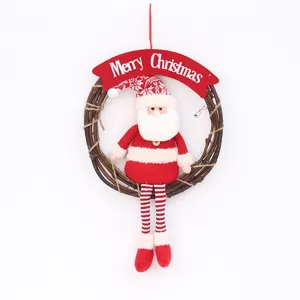 Couronne de Noel avec pere noel suspendu decoration de porte pour fete et maison de noel.