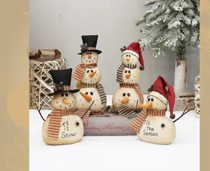 Kerststof sneeuwpop decoratie set, vintage linnen geborduurde pop voor feestdagen.
