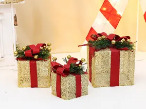 Detailansicht des leuchtenden Weihnachtsgeschenkbox-Ornament-Sets mit roter Schleife