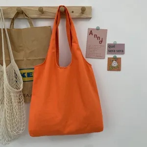 Orangefarbene Canvas Tote Bag für Damen und Herren, lässige Umhängetasche aus Baumwolle.