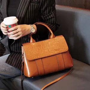 Vintage genuine leather shoulder bag for women, oil wax cowhide top-handle tote handbag.