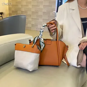 Bolso de mano de murciélago de cuero genuino gran capacidad con neceser y pañuelo.