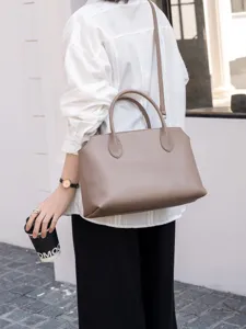 Detailansicht der Damen Handtasche aus echtem Leder großer Kapazität Shopper Tasche.