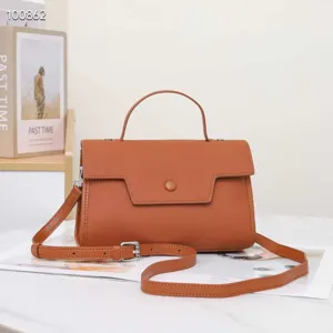 Borsa a tracolla in pelle marrone da donna, elegante borsa a spalla stile busta.