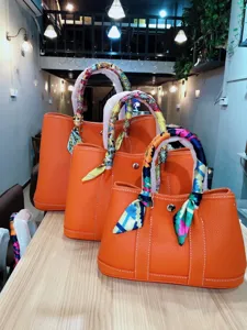 Borsa tote da giardino in pelle arancione, classica borsa trapezoidale con manici foulard