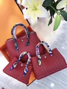Borsa shopper di lusso in vera pelle con manico in foulard di seda colorato, grande borsa elegante.
