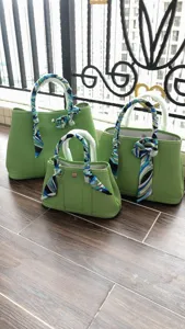 Nuovo set di borse shopper in vera pelle, stile borsa da giardino minimalista con foulard.