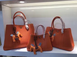 Nuova borsa tote in pelle bovina semplice borsa a spalla da giardino con ciondolo cavallo.