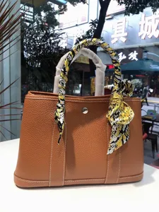 Elegante borsa a mano in vera pelle bovina da donna, pratica borsa a tracolla giornaliera.
