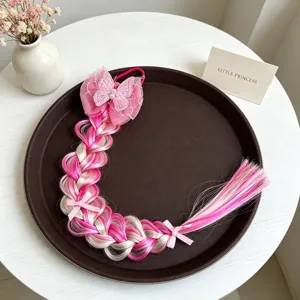 Treccia extension capelli bambini sfumatura rosa farfalla accessorio capelli dolce dettaglio