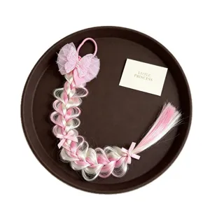 Carina parrucca treccia da bambina accessorio capelli principessa con fiocco e perle.