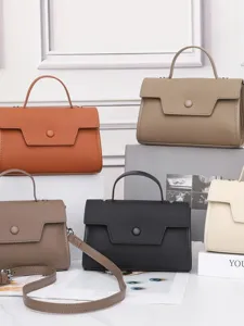 Borsa a mano in vera pelle, elegante borsa a tracolla a Busta con patta e design chic alla moda.