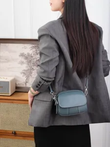 Borsa a tracolla elegante in vera pelle blu da donna, piccola borsa quadrata chic e moda.