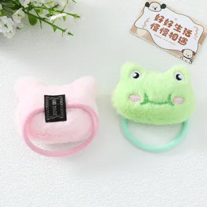 Lindos coleteros de felpa con diseño de rana y gato, textura suave y banda elástica resistente.