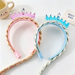Kids princess braided hairband detail view with sparkling mini crown, blonde wig and pearls.