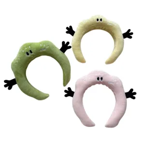 Détail de bandeau moelleux cartoon drôle, matière douce avec yeux et mains mignons.