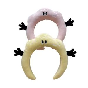 Bandeau pelucheux en forme de nuage et croissant avec bras amusants pour le lavage et maquillage.