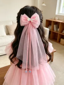 Niña lazo rosa pinza pelo velo red sirena concha detalle vista accesorios cabello