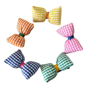 Joli ensemble chouchous nœud en tissu vichy, accessoires cheveux colorés et élégants.