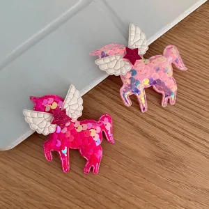 Pince à cheveux licorne en sequins roses avec ailes et étoiles, accessoire DIY enfant.