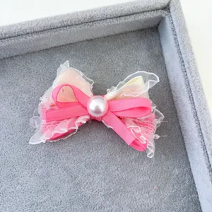 Fermaglio per capelli con fiocco doppio stile lolita pizzo e perla vista dettaglio