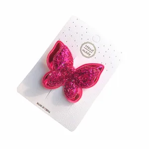Glitzernde rosa doppelte Schmetterling Haarspange für Mädchen, süßes Haarschmuck Detail.