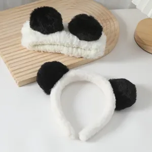 Ensemble bandeau et serre-tête oreilles de panda en peluche, design doux pour maquillage et visage.