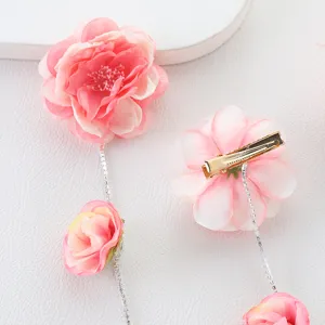 Pinza de pelo de flor de tela rosa con cadena de borlas de diamantes, accesorio elegante.