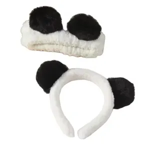 Bandeau pelucheux panda mignon pour lavage de visage, maquillage et spa. Design doux et confortable.