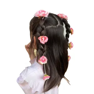 Horquillas de flores rosas para niños con cadenas de estrás para peinados bonitos.