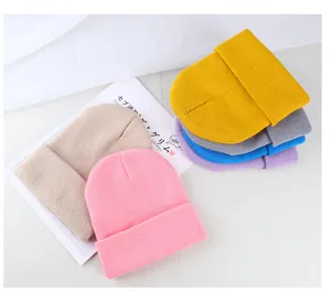 Berretto in maglia tinta unita colorato cappello di lana caldo invernale antivento.