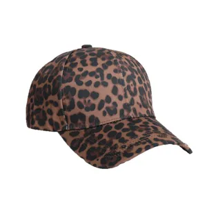 Trendy leopard print baseball cap for women, outdoor sun protection fashion casual hat.