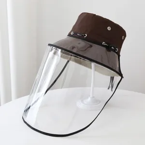 Cappello da pescatore marrone all'aperto con visiera protettiva trasparente rimovibile.