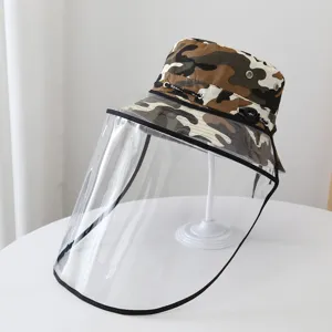 Cappello da pesca mimetico con visiera trasparente rimovibile anti-goccia esterno.