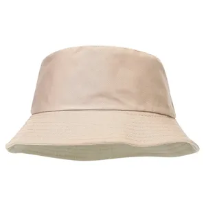 Primo piano del tessuto del cappello da pescatore kaki, con trama fine e cuciture.