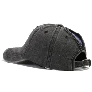 Berretto da baseball con coda di cavallo in denim slavato grigio scuro regolabile.