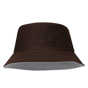 Cappello da pesca reversibile e tinta unita in dettaglio, cotone marrone e grigio.