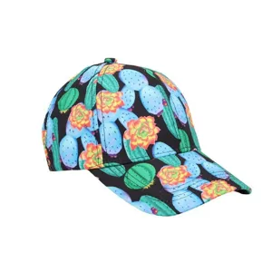 Détail de la casquette de baseball imprimée cactus élégante, couleurs vives sur tissu.