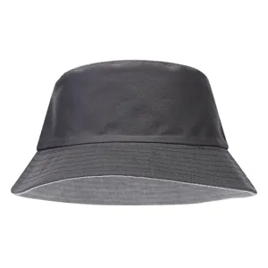 Classico cappello da pescatore nero per l'estate, ideale protezione solare all'aperto.
