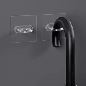 Transparenter Klebe-Gardinenstangenhalter Detail, Wandhaken für die Heimorganisation.