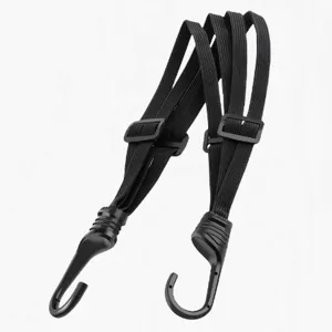 Vista dettagliata della cinghia elastica nera con ganci per il bagaglio del casco moto.
