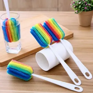 Cepillo de limpieza de tazas de mango largo con esponja colorida para botellas y tazas.