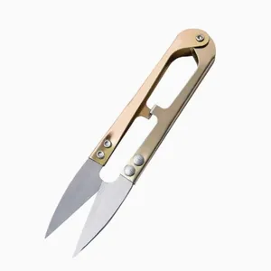 Goldener U-Fadenabschneider zum Nähen, Sticken und für Bastelarbeiten mit Federwirkung.