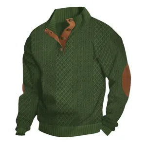 Groene heren trui met opstaande kraag en kabelmotief met kunstlederen elleboogpatches en knoopsluiting