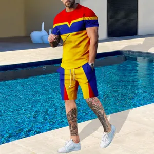 Detailansicht am Außenpool von lässigem Herren Farbblock T-Shirt und Shorts Set.