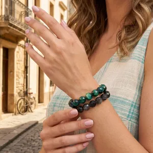 Elegante gelaagde armband van gefacetteerde edelsteenralen voor een stijlvolle look.