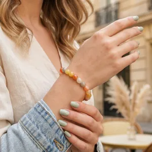 Gedetailleerd overzicht van Europese stijl kleurrijke gefacetteerde edelsteen stretch armband dames.