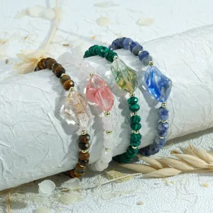 Prachtige ins-stijl kristalglas edelsteen elastische kralenarmband, uniek onregelmatig design.