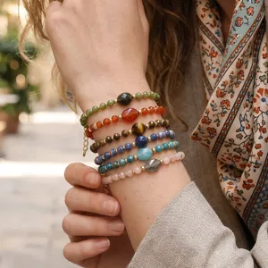 Hermoso juego de pulseras de cuentas de piedras preciosas vintage con piedras naturales.